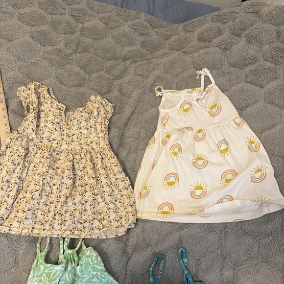 Girls Summer Dress Lot Of 4 Size 2T - Picture 2 of 3